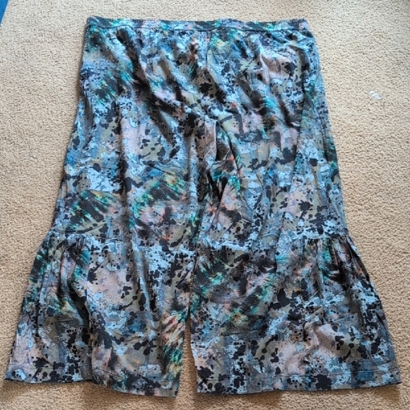 Camouflage Patterned Pants - Picture 6 of 9